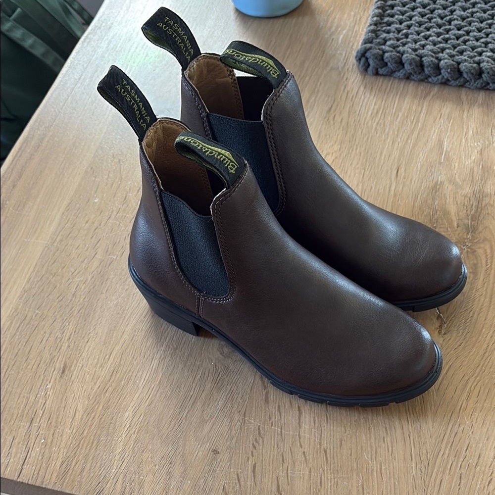 Blundstone #2060
WOMEN'S SERIES
HEELED BOOTS - SHIRAZ